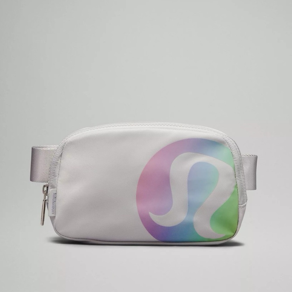 LULULEMON Everywhere Belt Bag 1L Vapor/Persian Violet